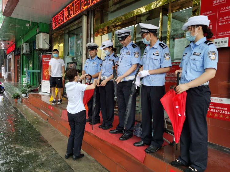 图片碑林支行-碑林朱雀门支行《汇聚点滴 成就美好 助力创文 秦农银行在行动》2020.9.7.jpg