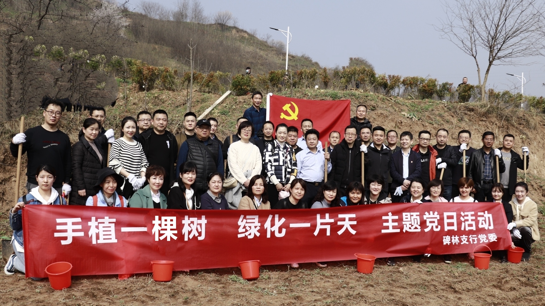 121615539746169931.jpeg 植树节合影.jpg