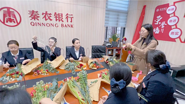 091646809366766104.jpeg 鱼化支行-老师授课.jpg