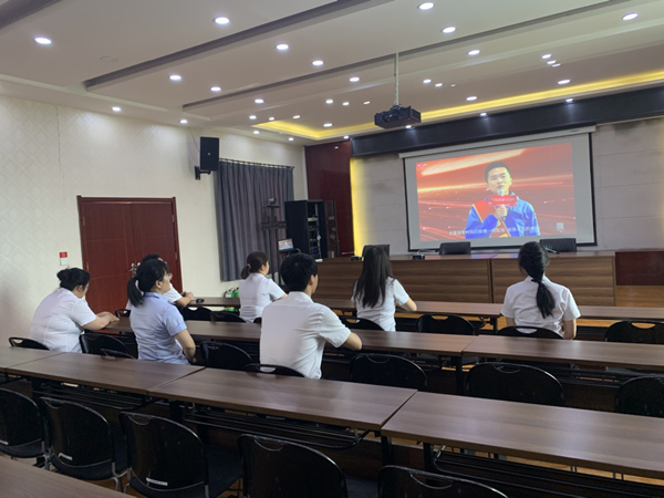 秦农银行高陵支行观看中国好人榜 云发布.jpg