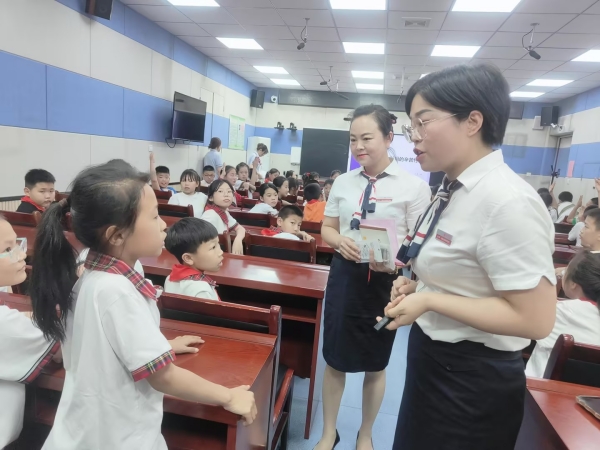 171715936766135913.jpeg 红领巾心向党 消费选择要思量2.jpg