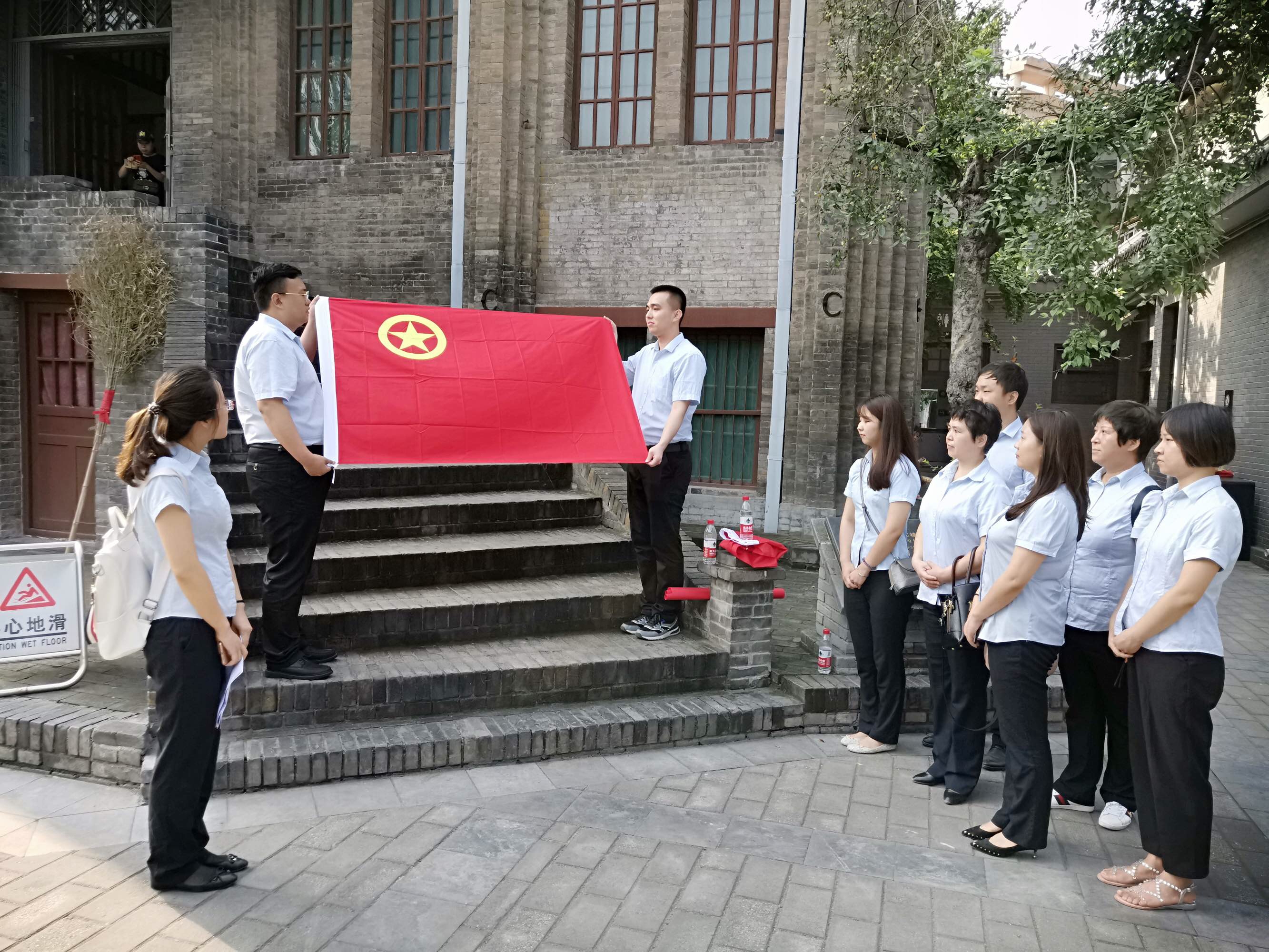 秦农银行浐灞支行团支部赴西安事变纪念馆参观学习
