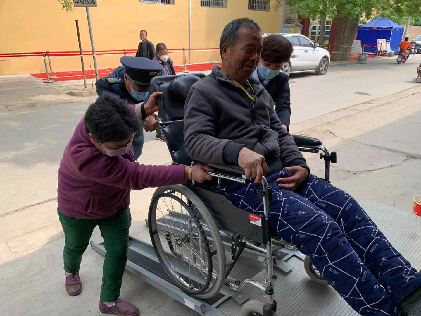 “服务我先行 感动在身边”